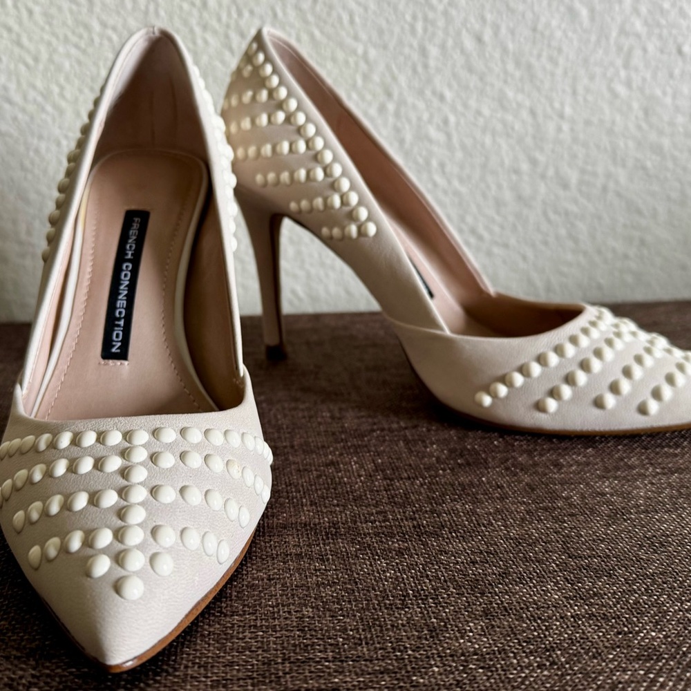 LIKE NEW French Connection Cream Leather Studded Pumps